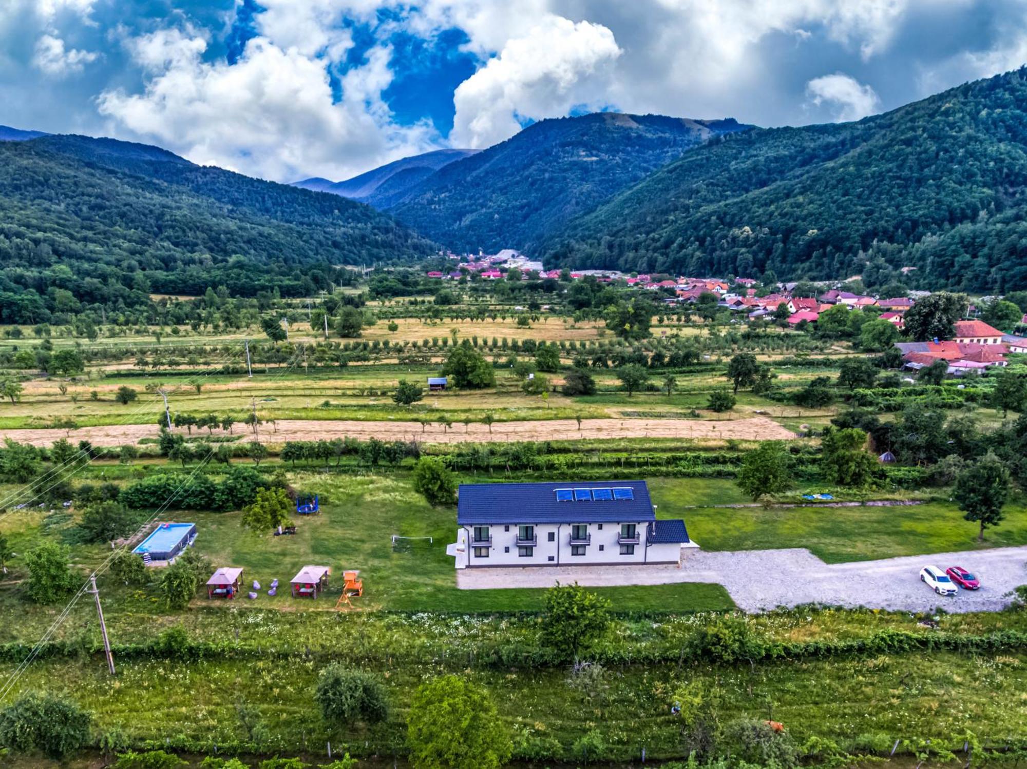 Transalpina Retreat Novaci-Străini Exterior foto