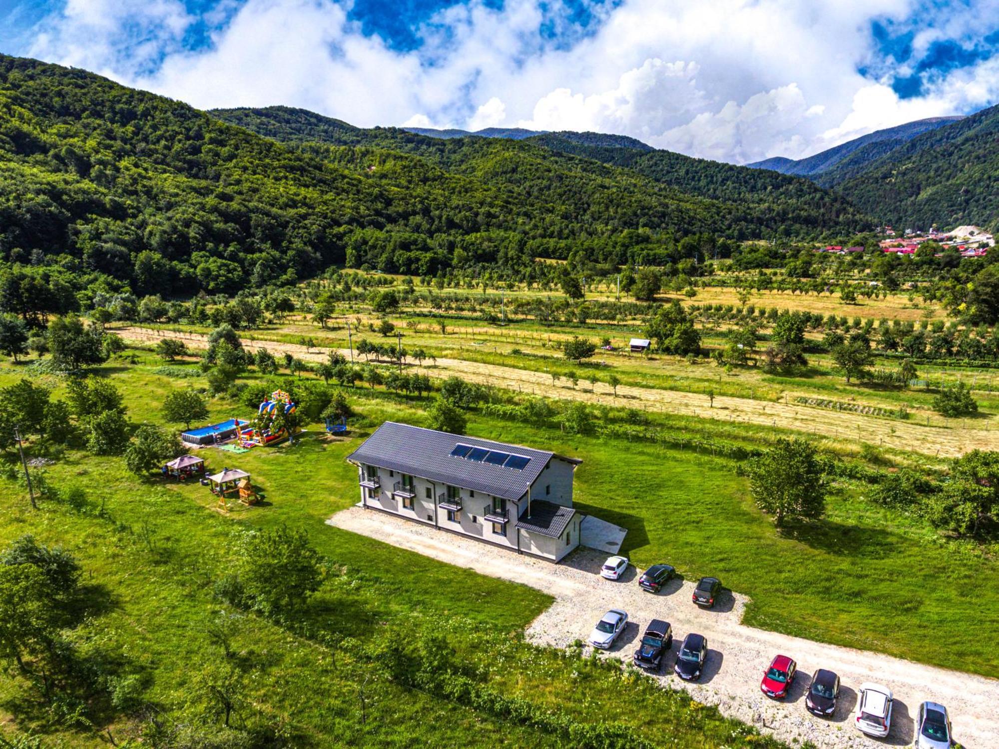 Transalpina Retreat Novaci-Străini Exterior foto