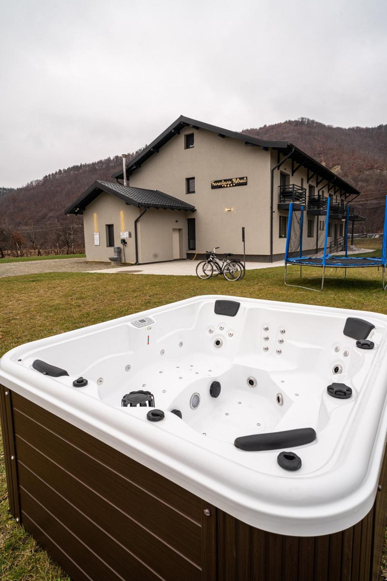 Transalpina Retreat Novaci-Străini Exterior foto